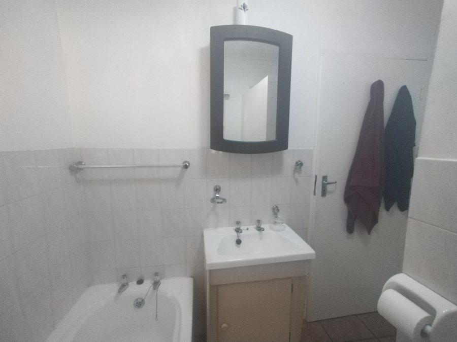 2 Bedroom Property for Sale in Oakglen Western Cape